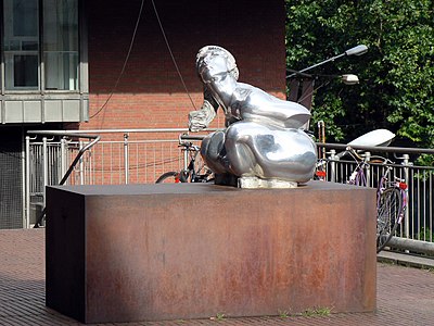 Skulptur Frau Nr13 Koeln2007.jpg